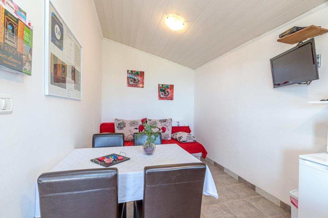Apartments Sveti Leonard Oprtalj Εξωτερικό φωτογραφία