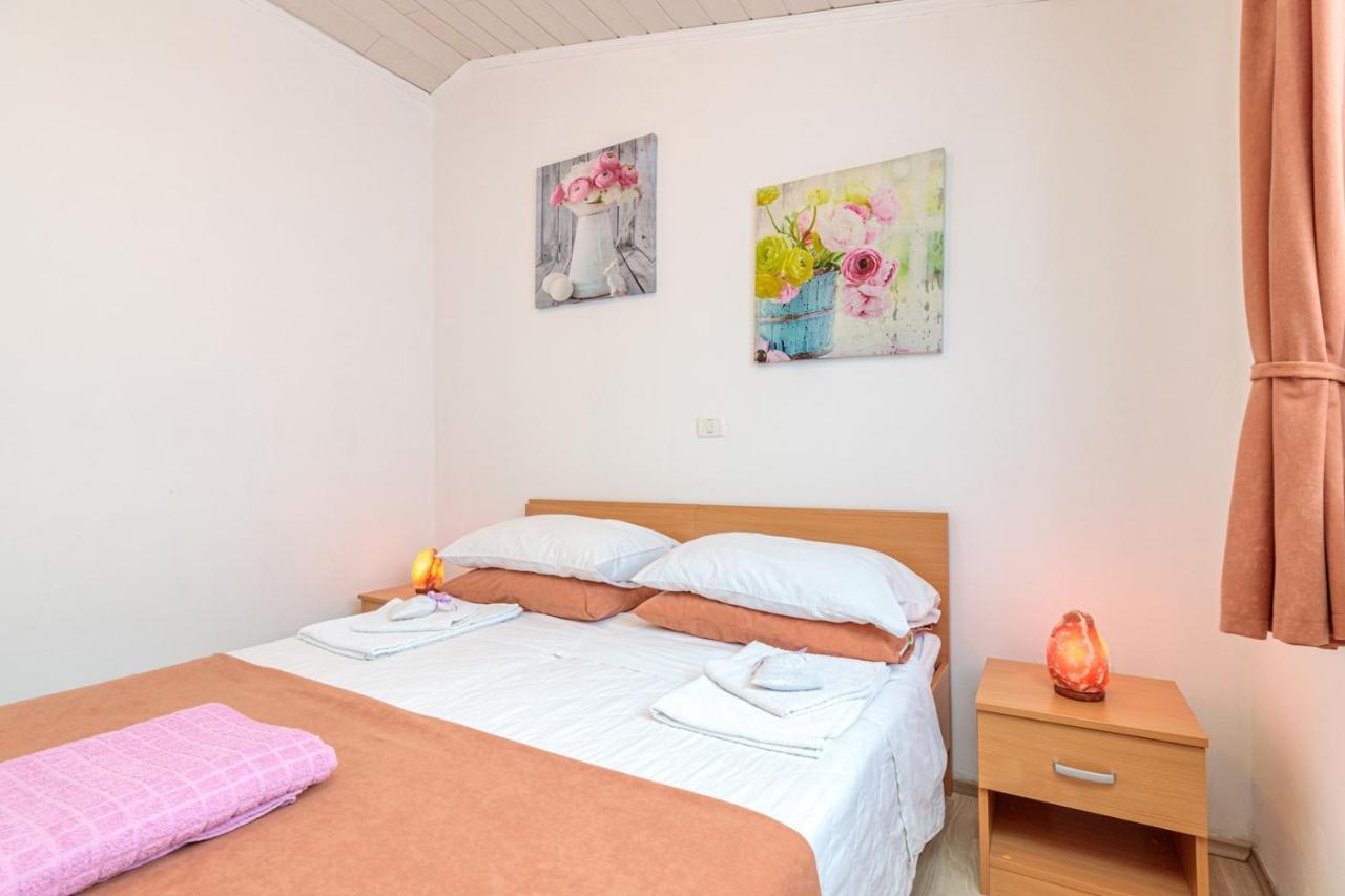Apartments Sveti Leonard Oprtalj Εξωτερικό φωτογραφία
